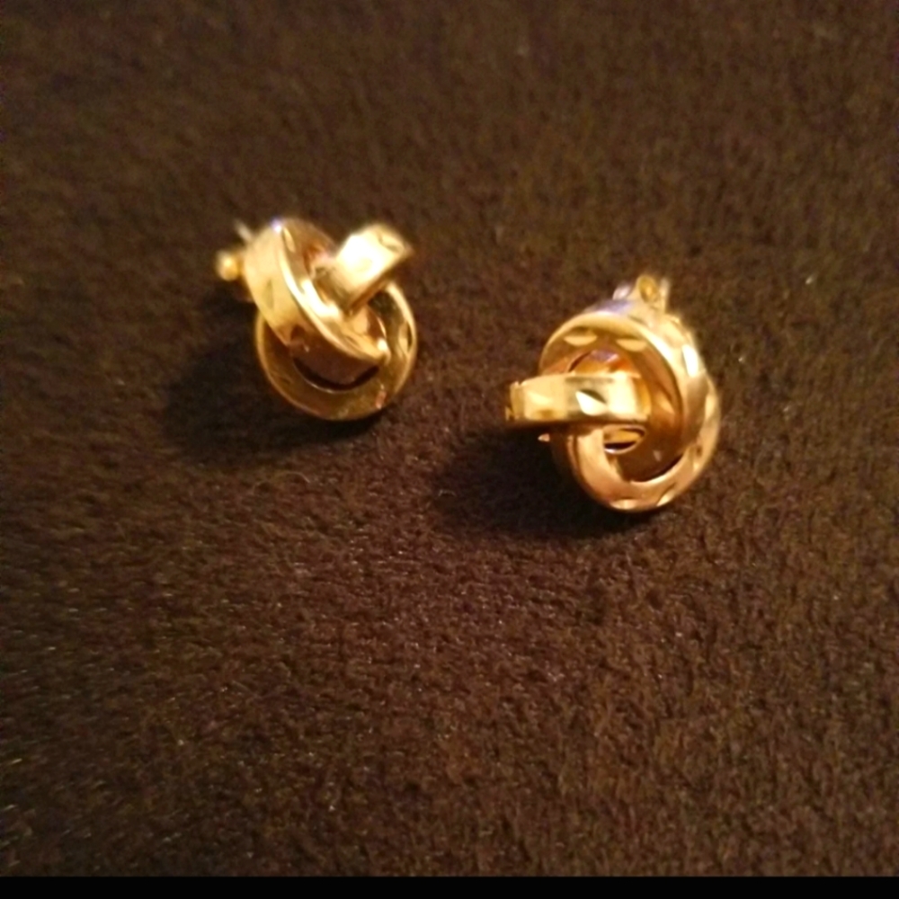 14kt Solid Gold Swirl Stud Earrings